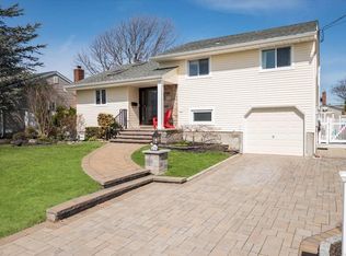 26 Jomarr Pl, Massapequa, NY 11758