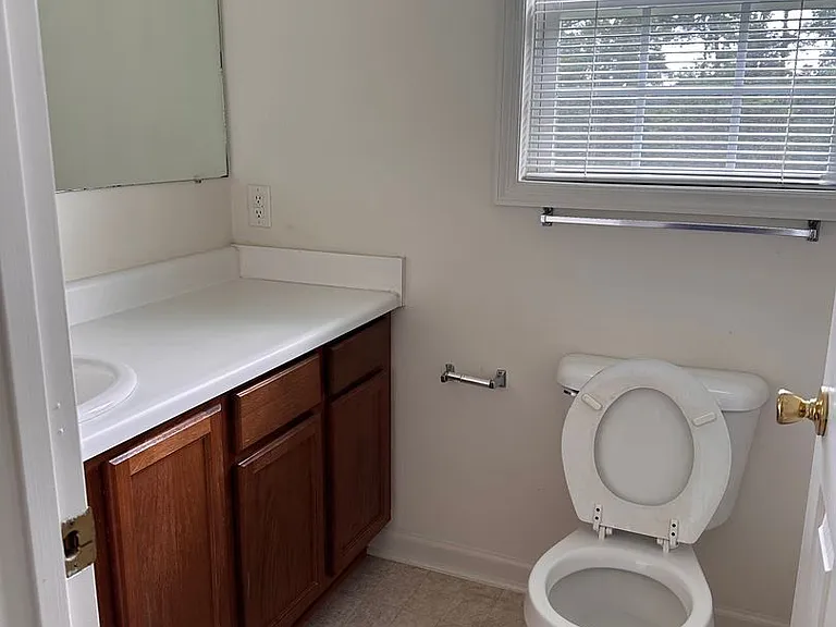 105 E Coopers Ct — Photo 10