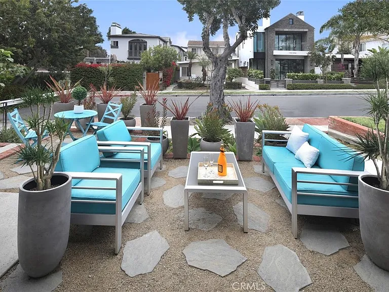 321 Iris Ave — Photo 3