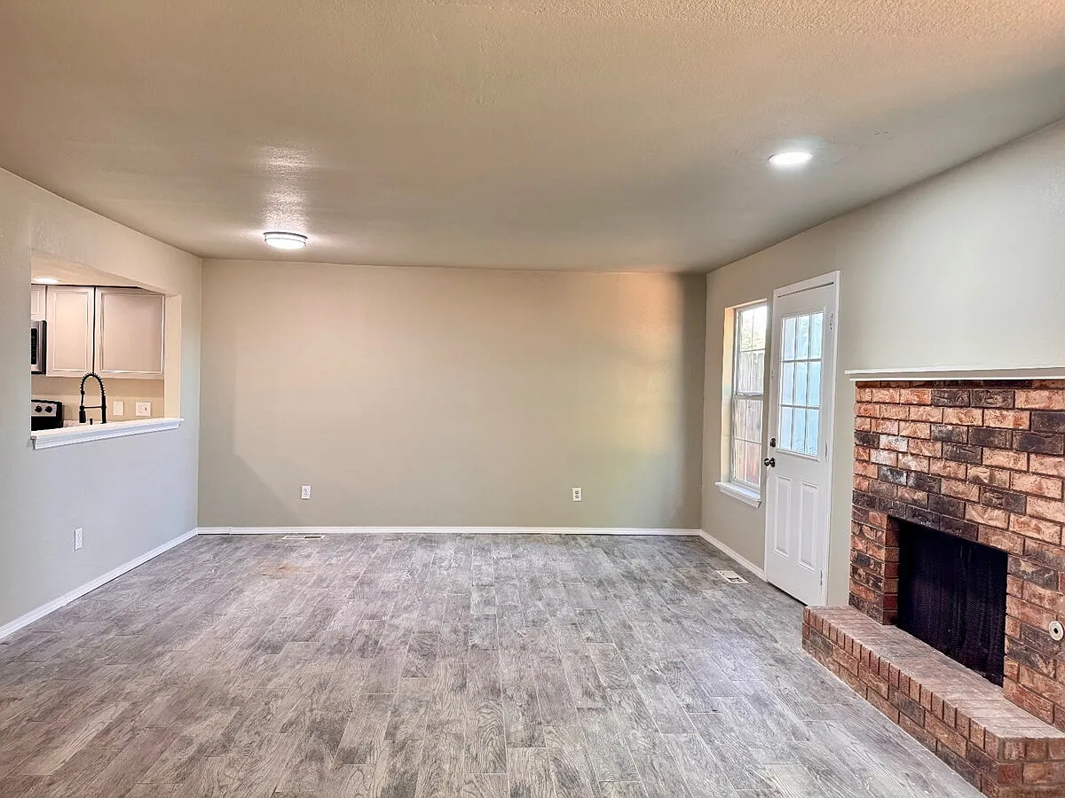 3 bed, 2.5 bath, 1415 sqft, $1,495 — Photo 2