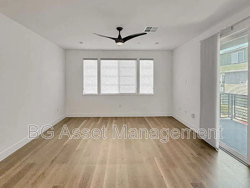 3 bed, 3.5 bath, 1760 sqft, $4,100 — Photo 4