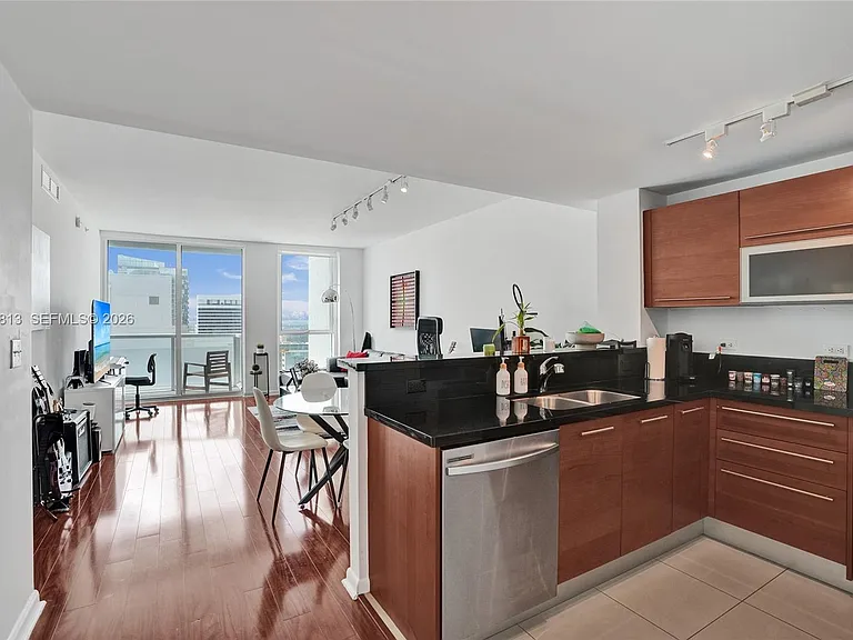 253 NE 2nd St #3304 — Photo 2