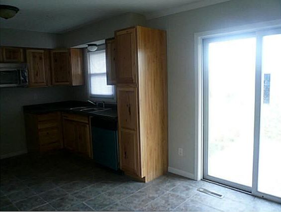 5th image of 211 11th St SE