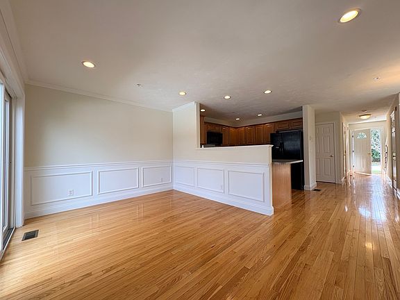 5th image of 20 Juniper Ln #20