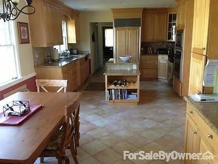 2nd image of 14 Stratford Ct