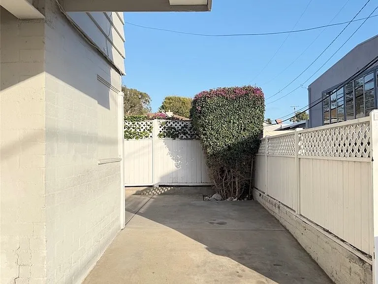 531 Catalina St — Photo 14