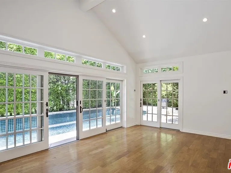 530 Westmount Dr — Photo 5