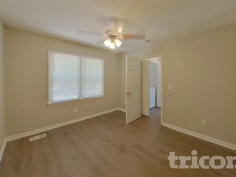 216 Netherland Dr — Photo 8