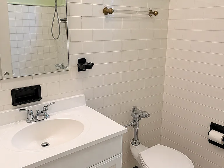 5136 S Kimbark Ave #205 — Photo 5