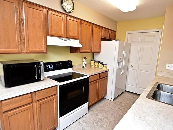 5th image of 22684 Lenox Dr #117