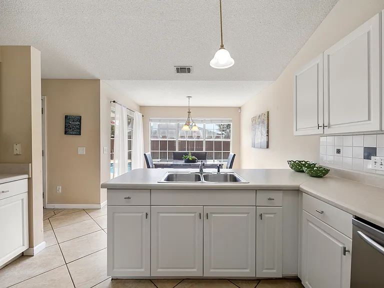 909 Catskill Ln — Photo 22