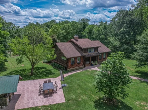 2 Pine Ct, Bethlehem Twp., NJ 08804