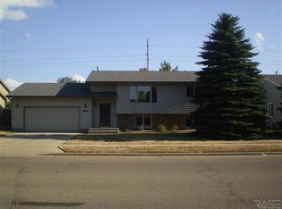 5609 W Dardanella Rd, Sioux Falls, SD 57106