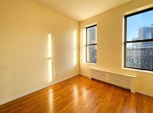 241 Henry St #4D, New York, NY 10002