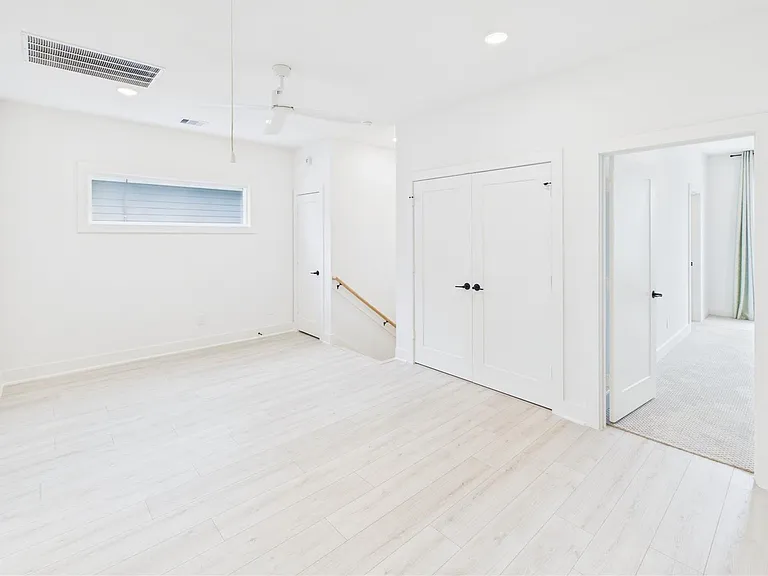9609 Valeca Dr — Photo 15