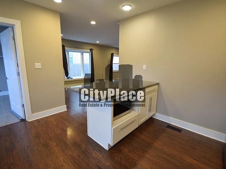 1548 Lexington Ave — Photo 13