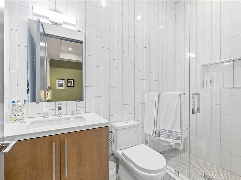 13135 Chandler Blvd — Photo 44