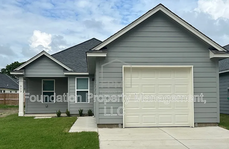 313 Westree St — Photo 1
