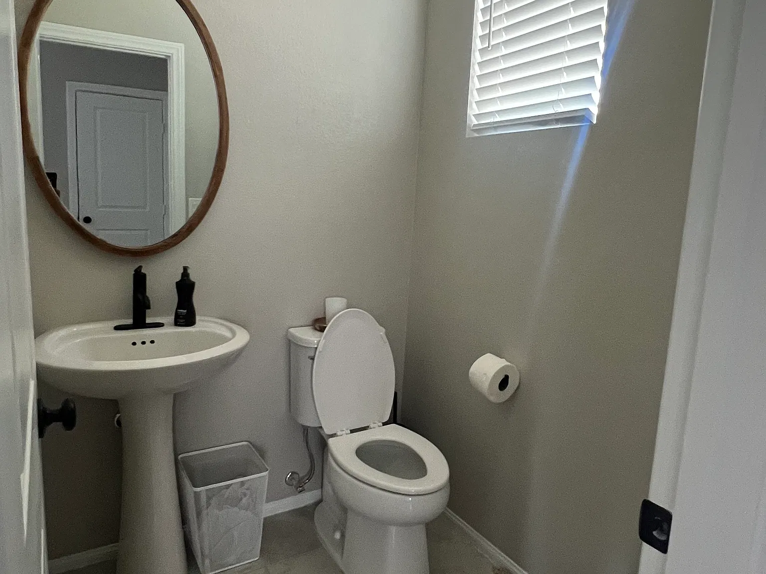 3 bed, 2.5 bath, 1563 sqft, $2,400 — Photo 4