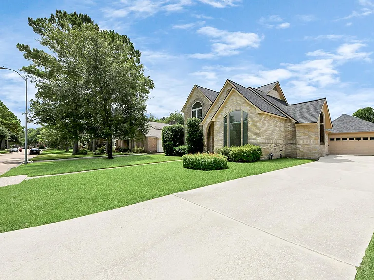 10503 Great Plains Ln — Photo 3