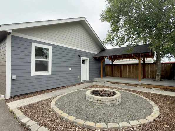138 S Main Ave #B, Warrenton, OR 97146
