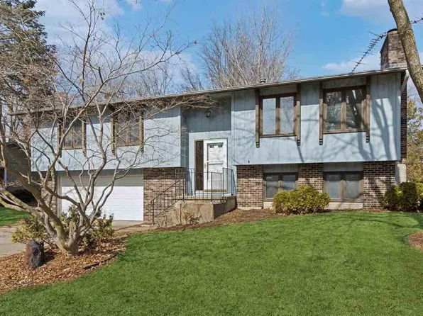 1914 Calvin Ave, Iowa City, IA 52246