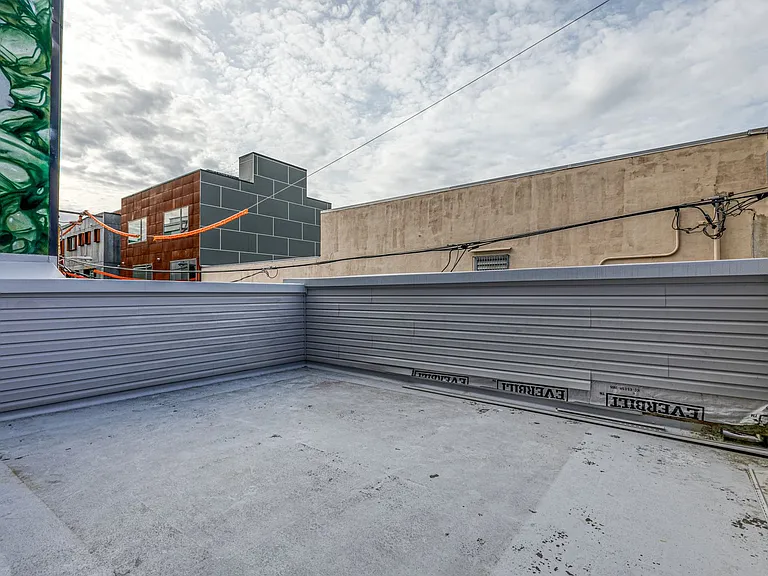 Brand New Luxury Apartments — Photo 33