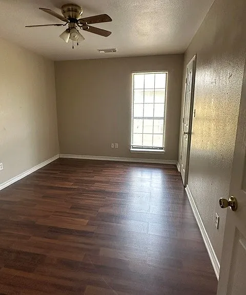 1018 N Brents Ave — Photo 9