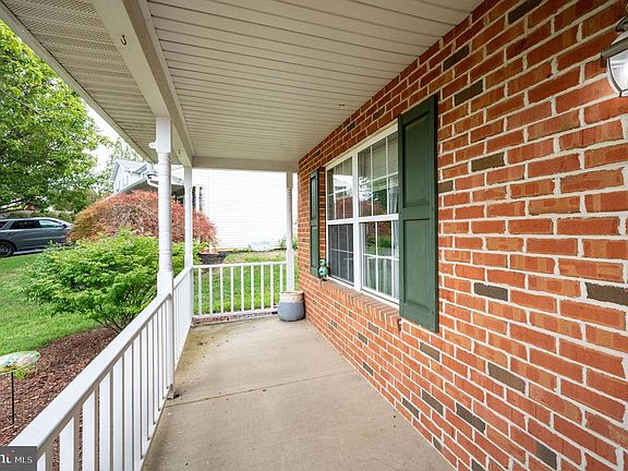 3rd image of 4107 Juniper Dr