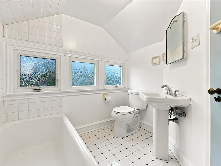 1356 Arbordale Rd — Photo 35