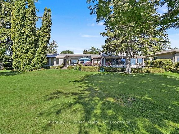 3rd image of 803 Sidney Dr