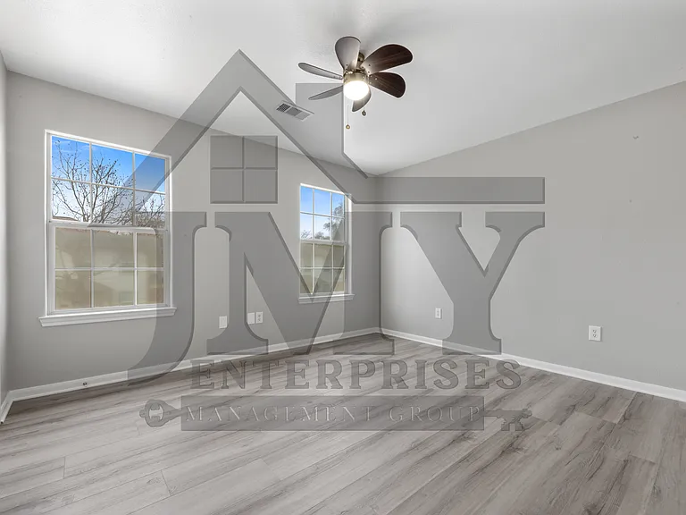 815 Cravens St #F2 — Photo 11