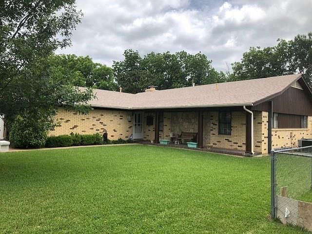 1st image of 804 Brazos Dr