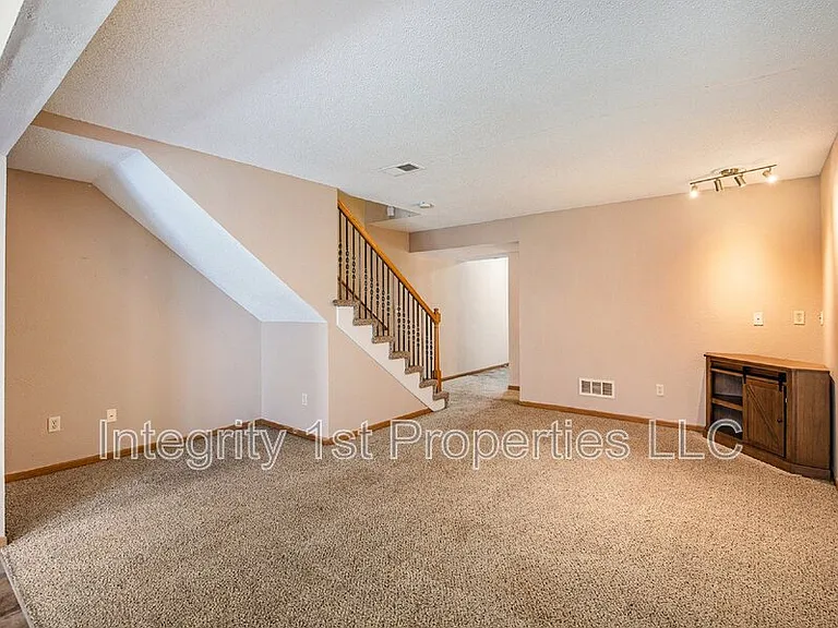 210 Pointe Ln — Photo 12