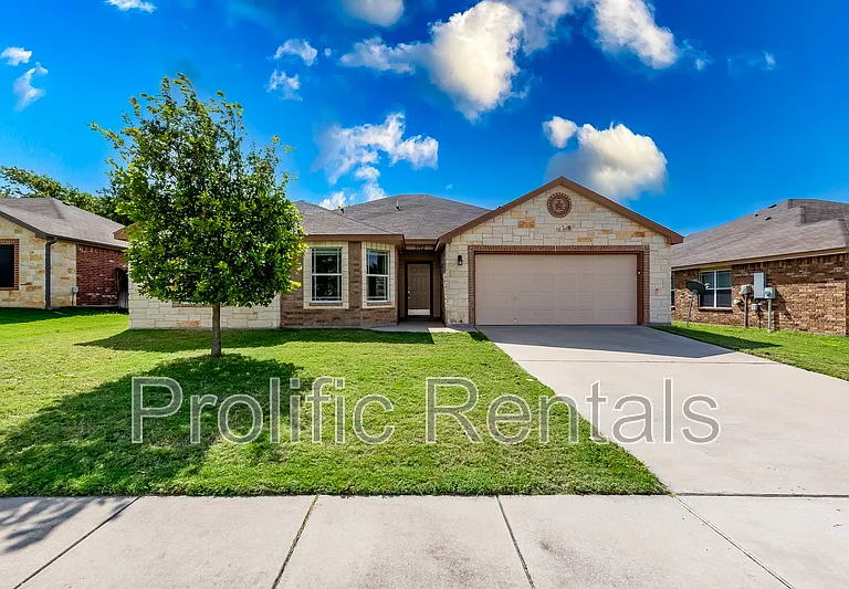 5102 Screaming Eagle Cir — Photo 1