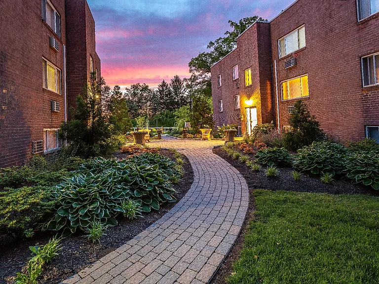 Overlook Hills Apartments — Photo 2