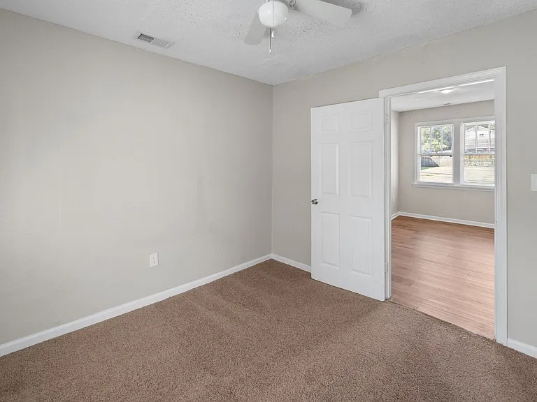 132 Jenks St — Photo 23
