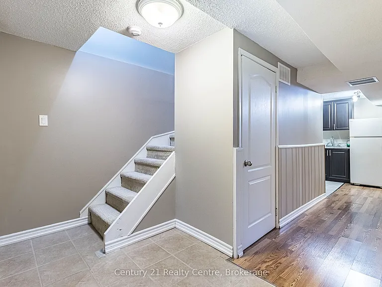 34 Niagara Pl #BASEMENT — Photo 3