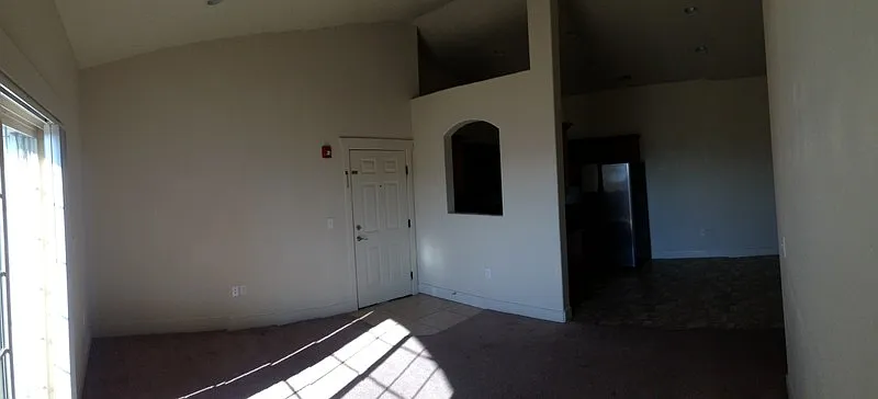 Top Unit Condo w/ Great Views and 2 car Garage (2 Rooms 4 Rent) — Photo 3