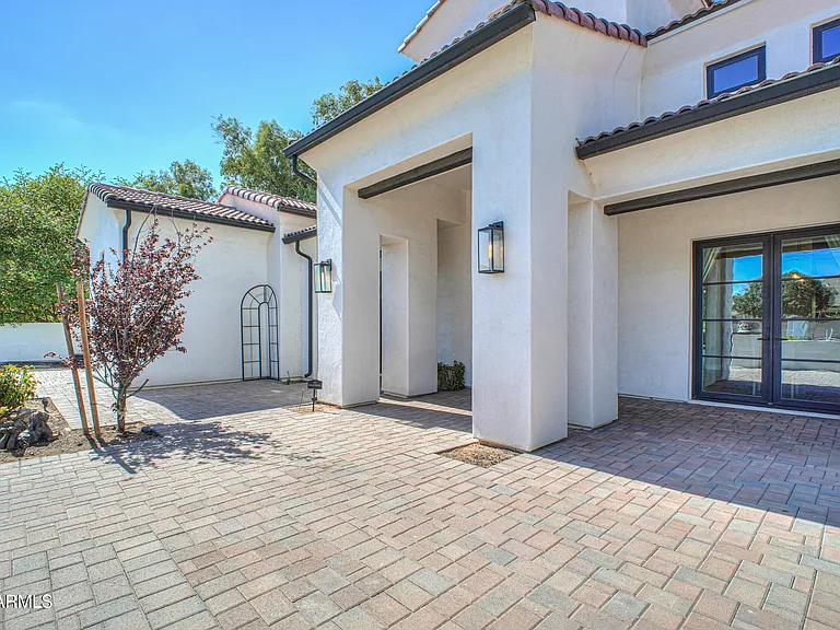12424 E Victoria St — Photo 10