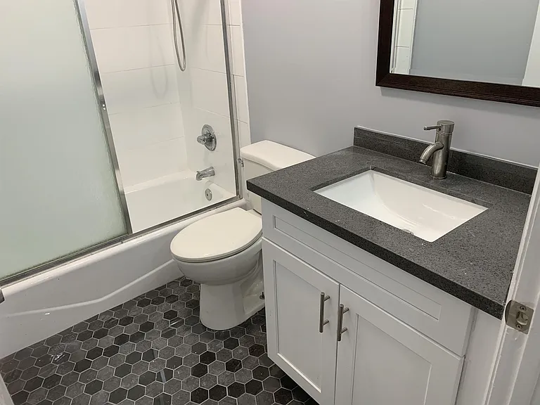 627 N Alexandria Ave — Photo 5