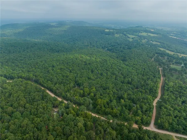 6678 Madison St, Huntsville, AR 72740