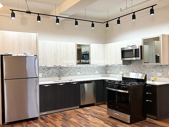 4th image of 4611 S Ellis Ave #206