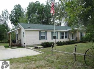 13332 Twin Lakes Rd NE, Kalkaska, MI 49646