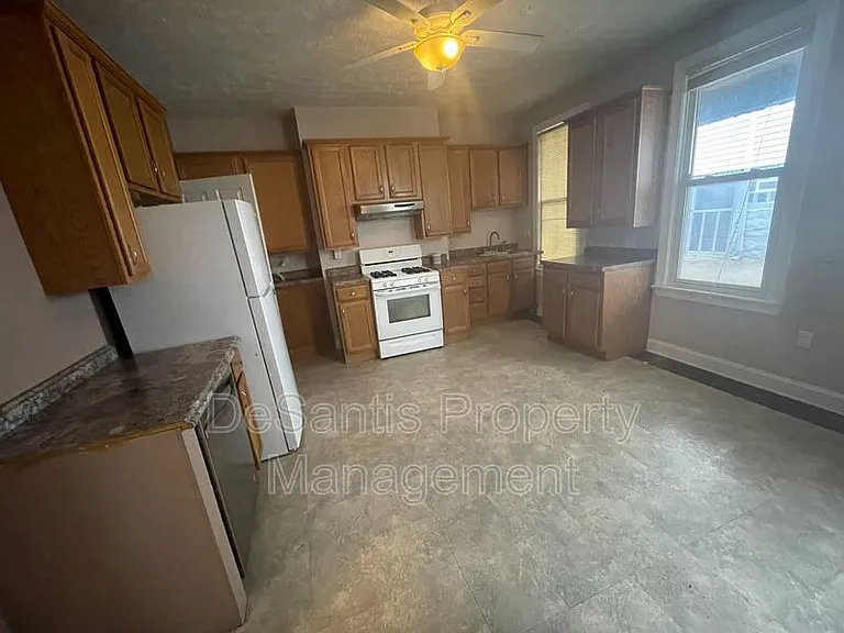 2302 Baltic Way — Photo 4