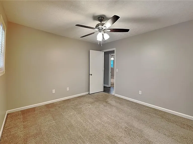 2426 Emberwood Ct NW — Photo 10
