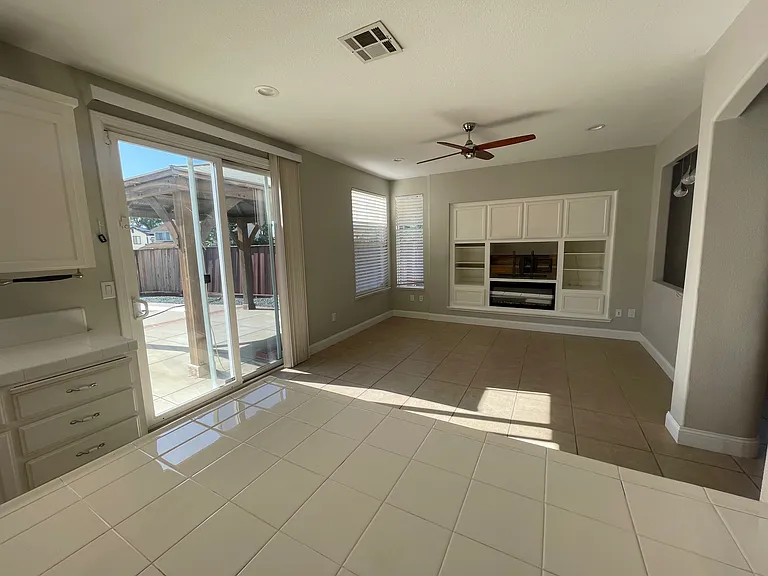 730 Sunlight Dr — Photo 10