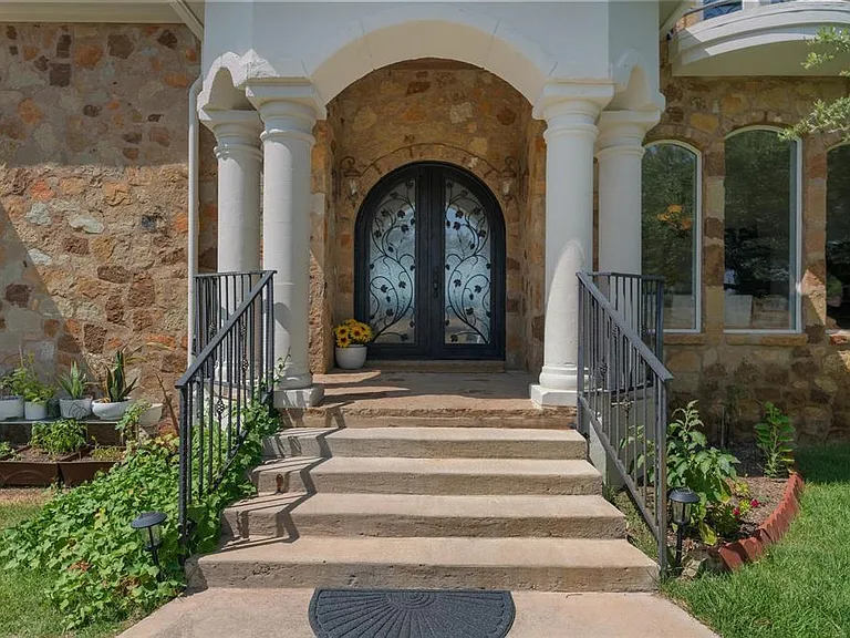 4922 Hidden Creek Ln — Photo 3