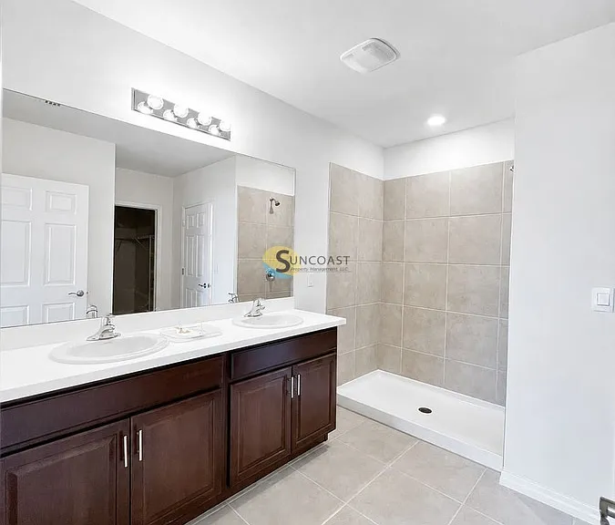 2518 NE 6th Pl — Photo 35