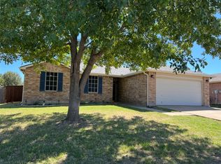 312 Daisy Ln, Burleson, TX 76028